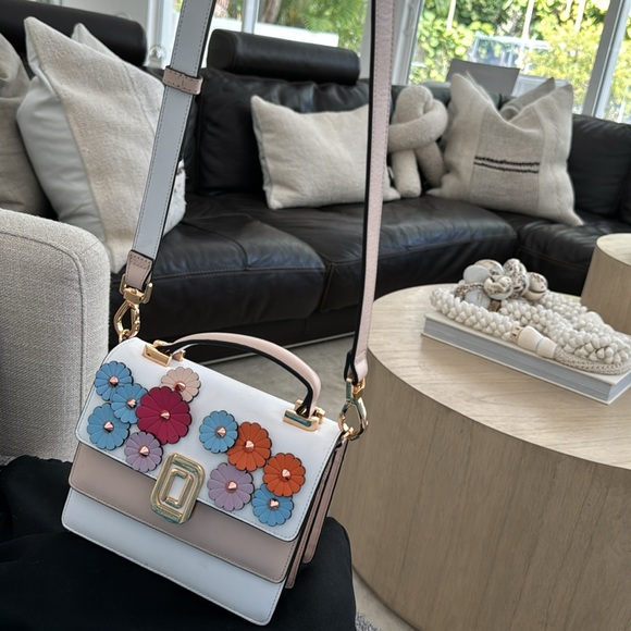 Luana cross body or clutch removable straps in mint condition. - Picture 5 of 6